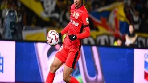 曼联降价抛售！科特迪瓦中卫巴伊或以200万英镑落槌？